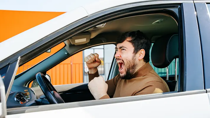 Gardez votre sang-froid : restez en sécurité lorsque la tension monte sur la route