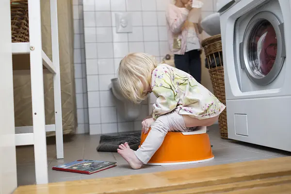 Les difficultés de l'apprentissage de la propreté : lorsque votre enfant ne veut pas s'asseoir sur le pot